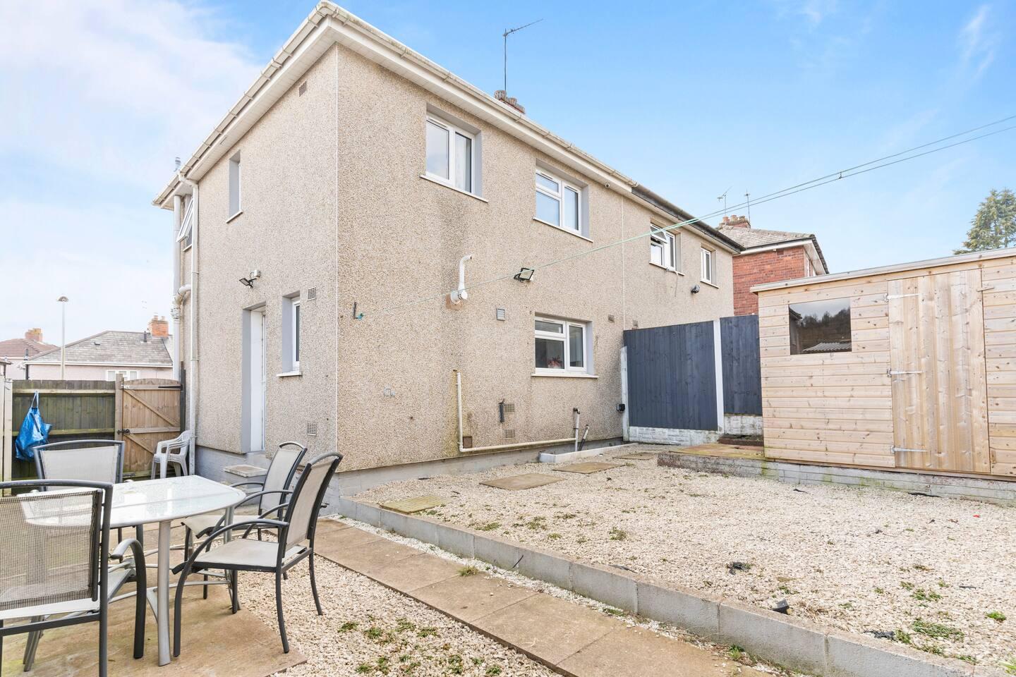 Cozy 3BR House: Short & Long Stay in Dudley2