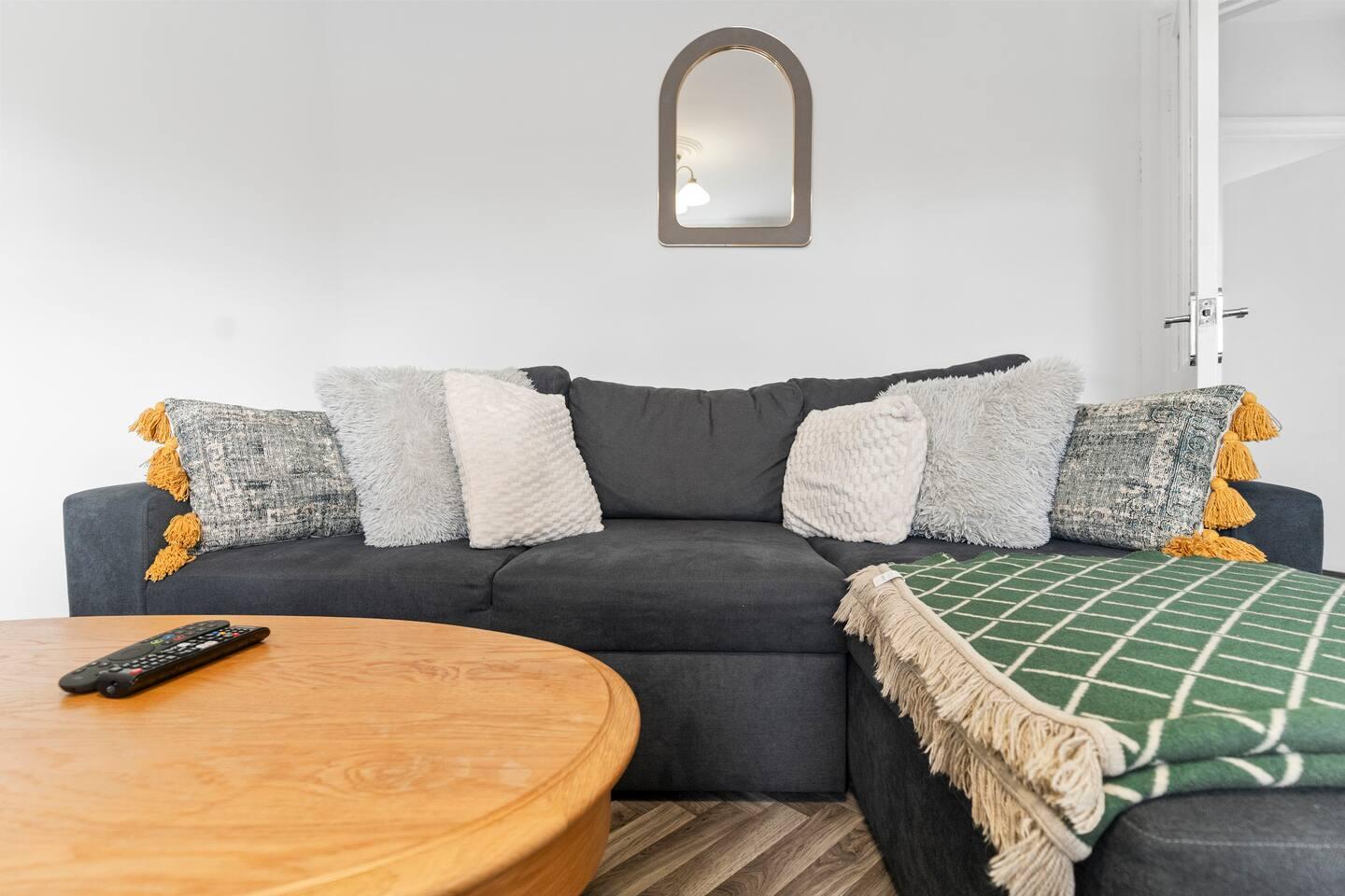 Cozy 3BR House: Short & Long Stay in Dudley3