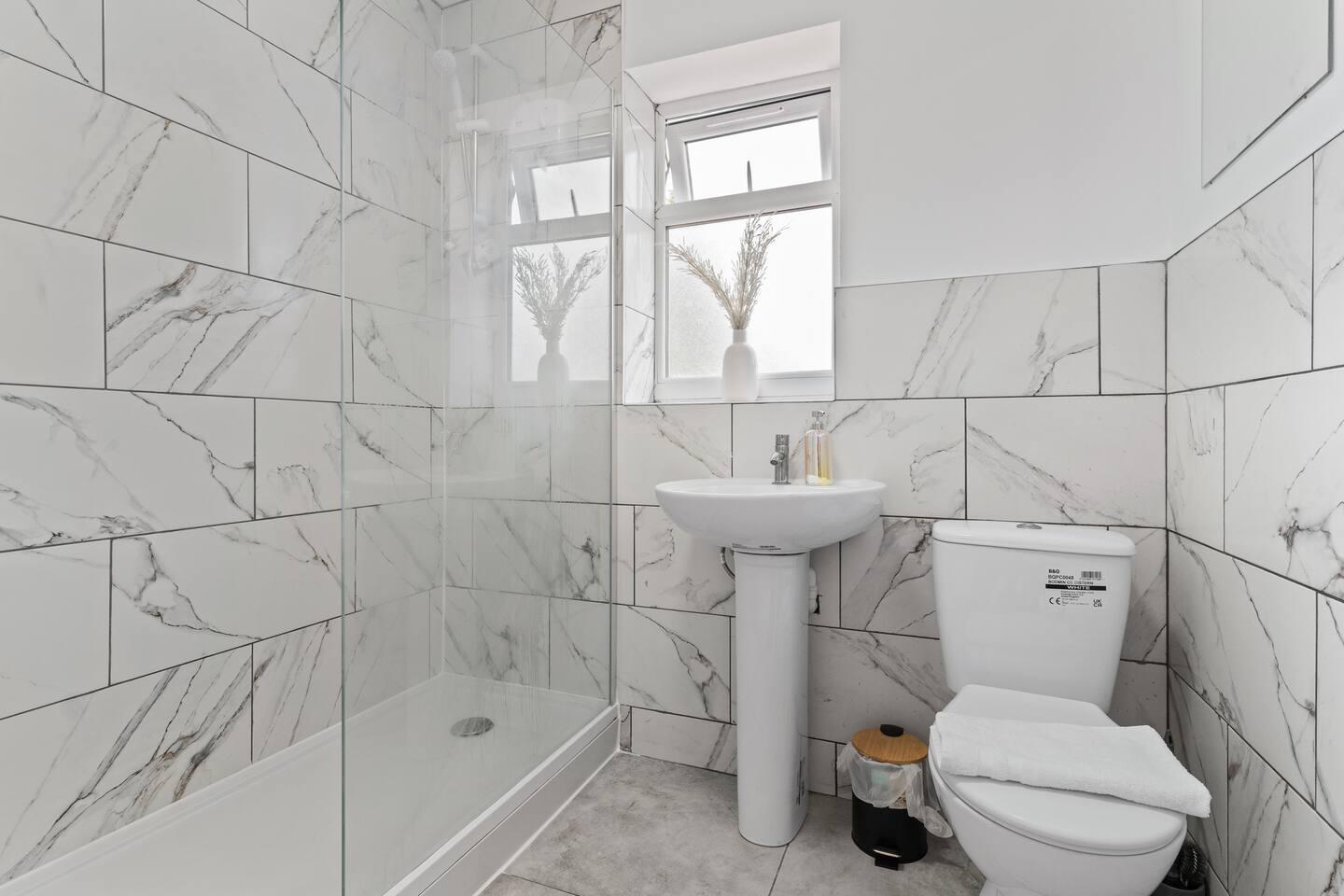 Cozy 3 BedRoom House Walsall3